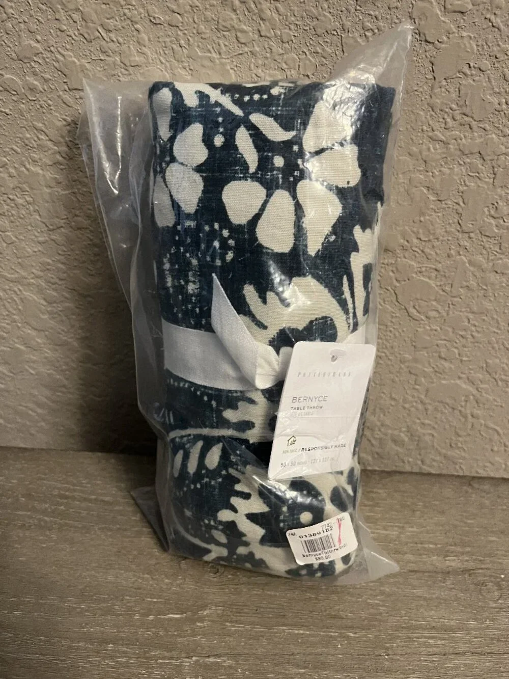 Pottery Barn Blue & Cream Bernyce Table Throw 50 x 50